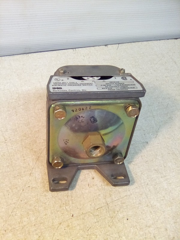 Barksdale Control Switch IMO Dialmatic Pressure Switch CD1H-H2 .5-36'' H20(A)