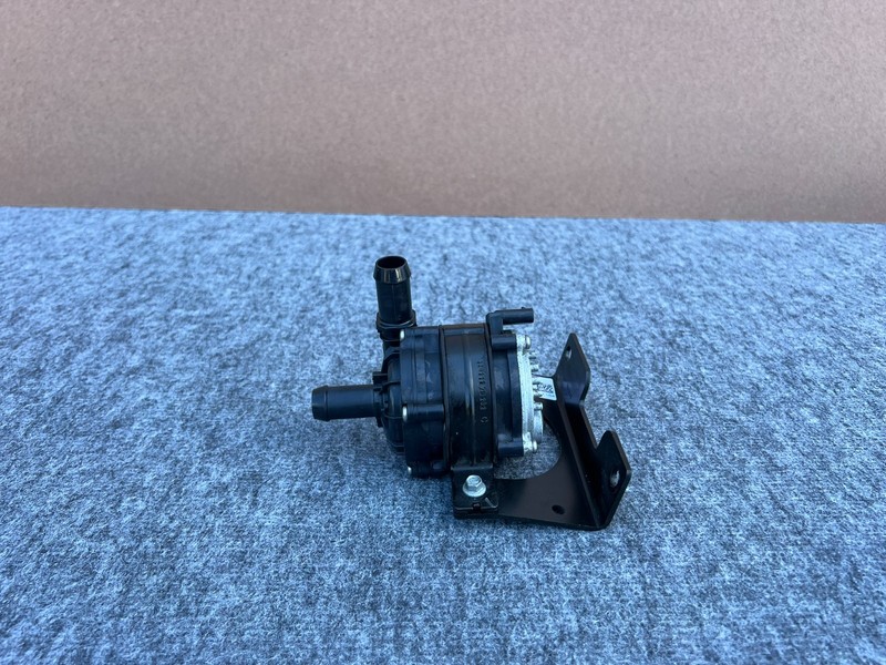 FORD MUSTANG MACH-E 21-26 OEM COOLANT AUXILIARY WATER PUMP W/ BRACKET LJ93-8K577