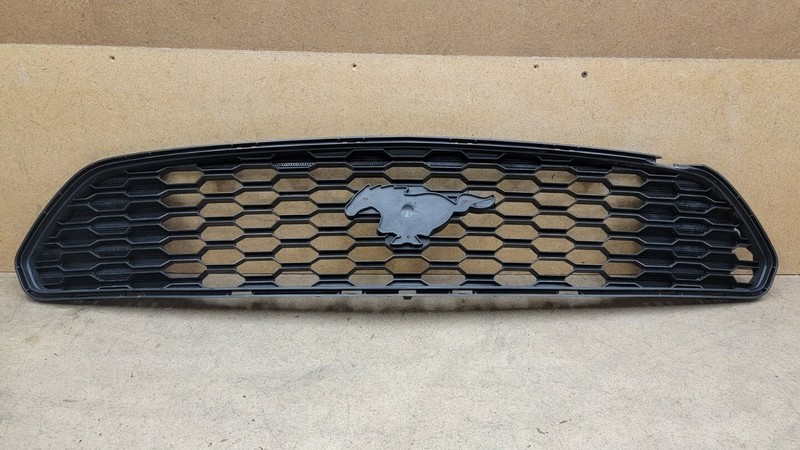 2015 - 2017 Ford Mustang Front Bumper Upper GRILLE p/n FR3B-8200-AFW OEM