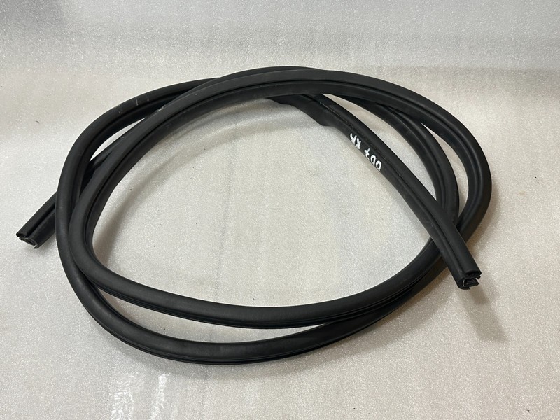OEM 2009-2018 DODGE RAM 1500 REAR DOOR SEAL WEATHERSTRIP CREW CAB LH RH 55112355