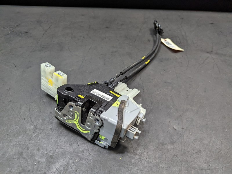 Front Right Door Lock Latch 2019 Hyundai Tucson 81320-D3000 2015-2017 2018 2020