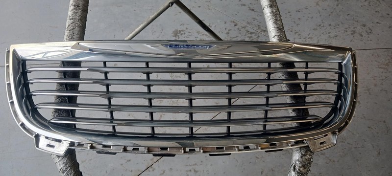 11-'16 CHRYSLER TOWN & COUNTRY upper Grille OEM Grade A!