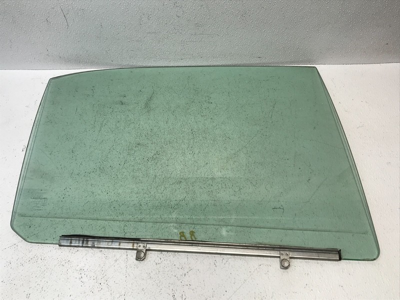 01-06 LEXUS LS430 Passenger RH Right Rear Door Glass OEM