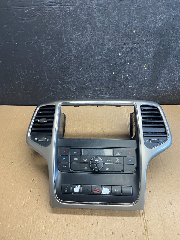 2011-2013 Jeep Grand Cherokee Center Radio Climate Control Bezel Vent AE3922 DG