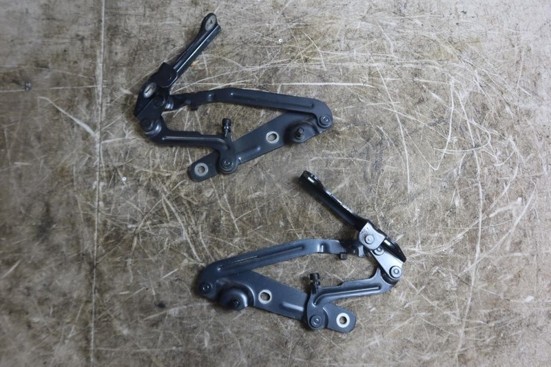 2016-2024 Chevy Camaro OEM Trunk Lid Hinge Pair Left Right 84236506 / 84236507
