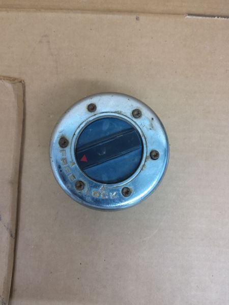 K3500 1986 Locking Hubs 270045