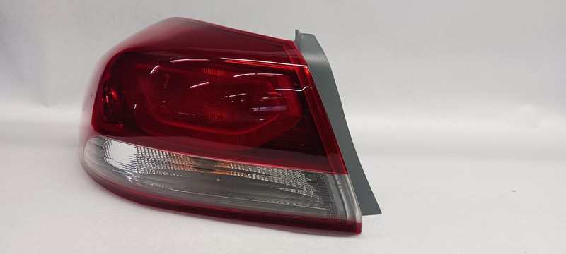 2018 HYUNDAI ELANTRA Left driver Taillight quarter mount incandescent OEM 18
