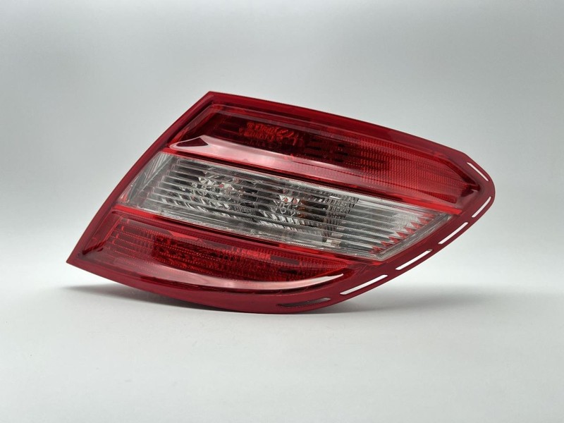 2008-2011 MERCEDES BENZ C220 RIGHT TAILLIGHT 13239