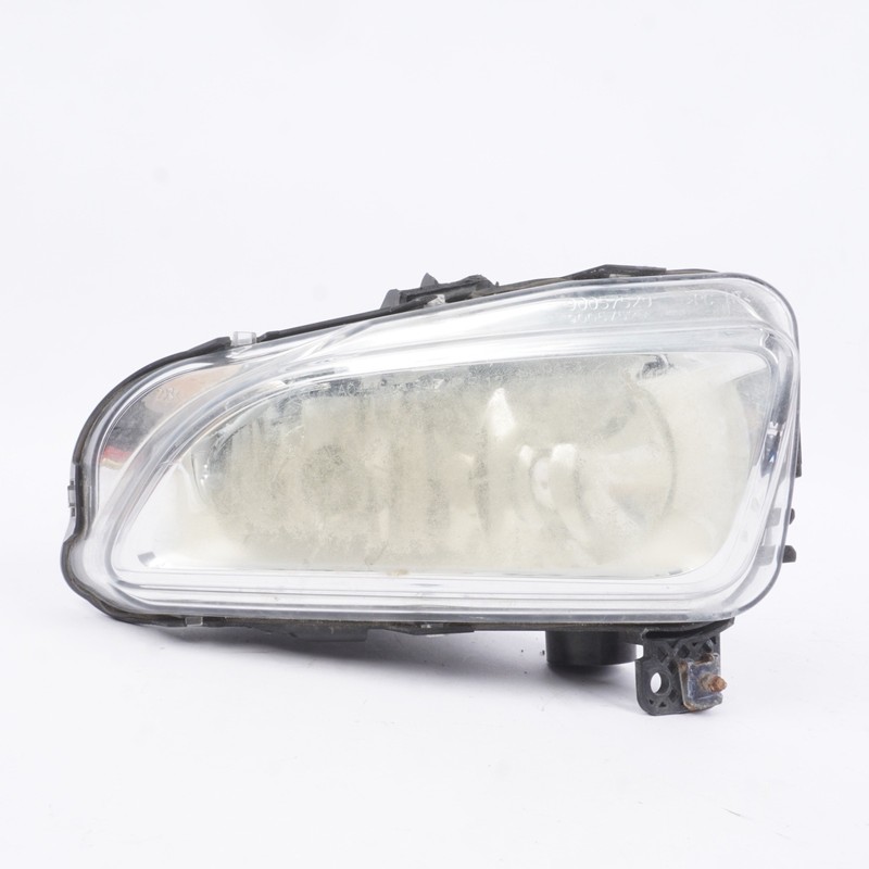 2016 FIAT 500X 1 FRONT RIGHT FOG LIGHT- BROKEN TABS