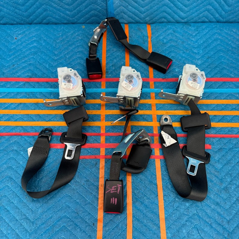 2013-2018 Toyota Avalon Seat Belt Set OEM 2458313