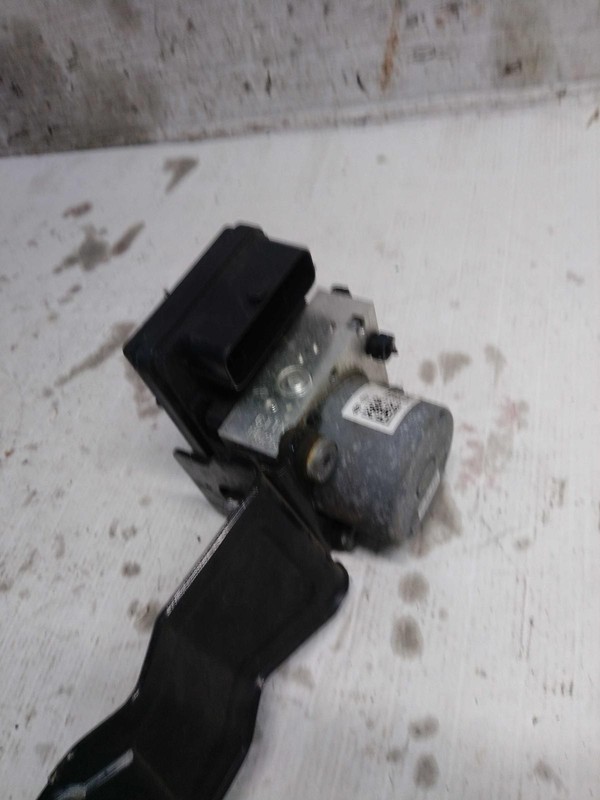 2019 Hyundai Accent ABS Pump & Motor Assembly OEM 58920H9220 Silver 104K
