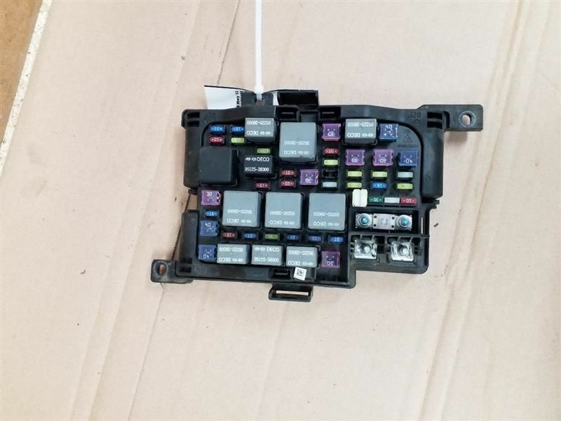 Fuse Box Engine VIN 3 8th Digit Fits 06-08 OPTIMA 244171