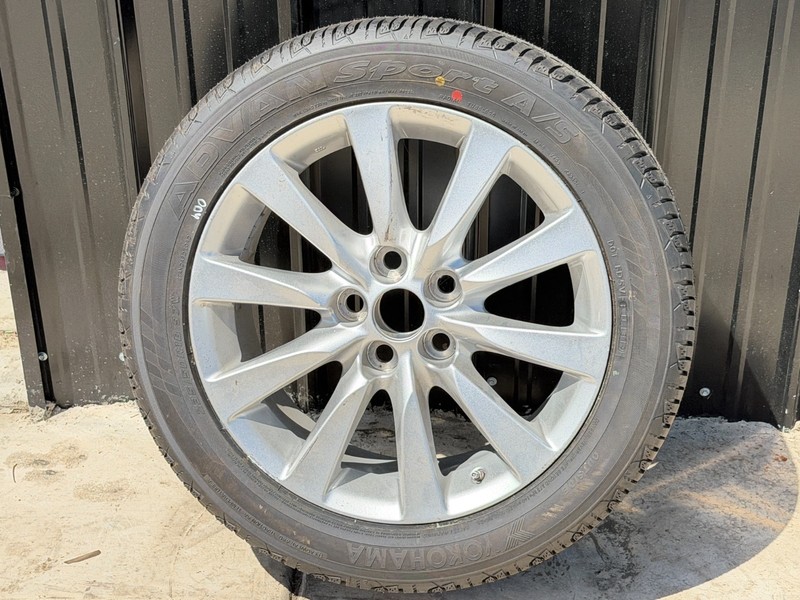 12 2012 LEXUS LS460 WHEEL W/ TIRE YOKOHAMA 235/50R18 10/32" #004