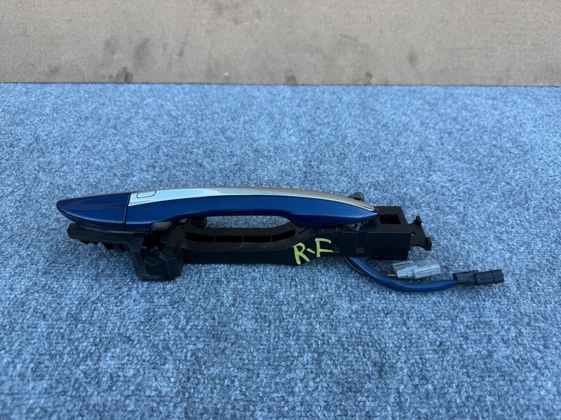 INFINITI Q60 17-22 OEM RIGHT PASSENGER DOOR EXTERIOR HANDLE (KEYLESS/BLUE)