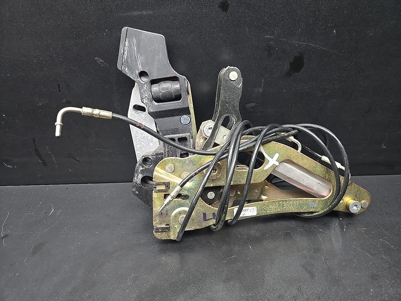 03-12 Mercedes R230 SL550 SL55 AMG Left Trunk Lock Frame Cylinder 2307901171 OEM