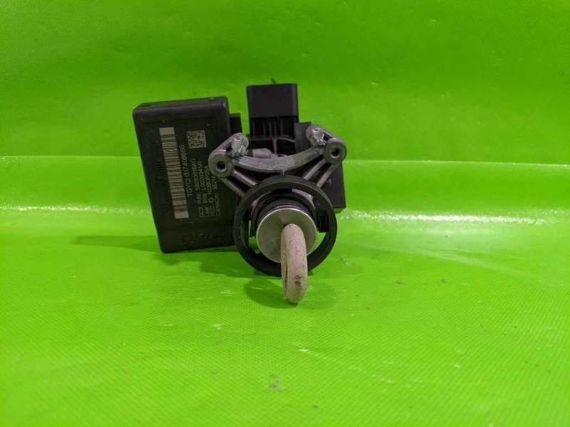 05 06 07 GRAND CHEROKEE IGNITION SWITCH CYLINDER HOUSING W/KEY OEM 4569-3