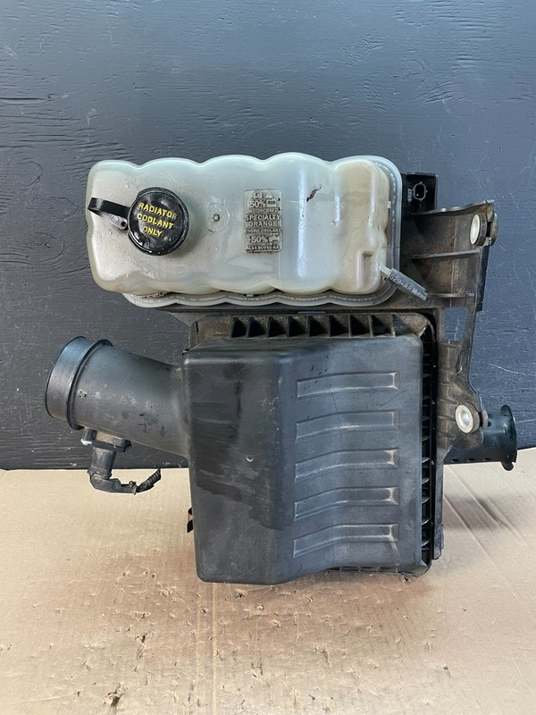 2009 to 2010 Ford Expedition Air Intake Cleaner Box Coolant Bottle AD8270 DG