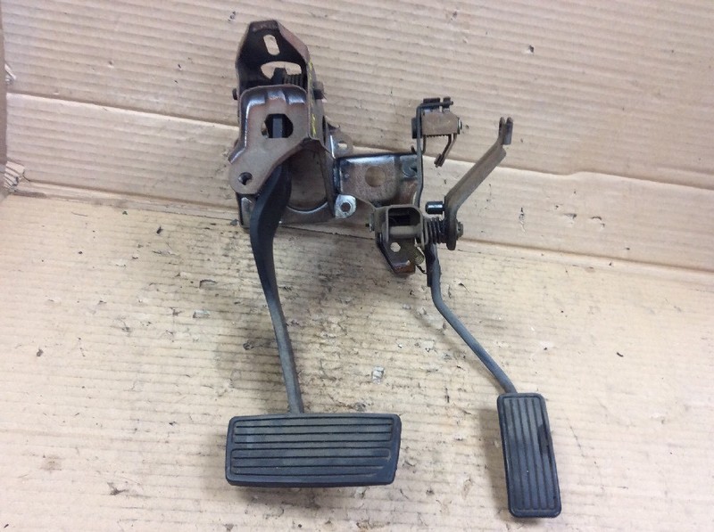 90 91 1990 1991 Civic AT Brake Accelerator Pedal Bracket Assembly Used OEM