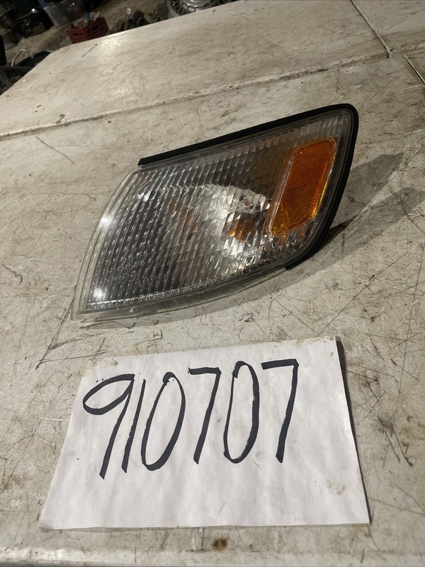 OEM 96-99 Lexus ES ES300 front left corner marker light