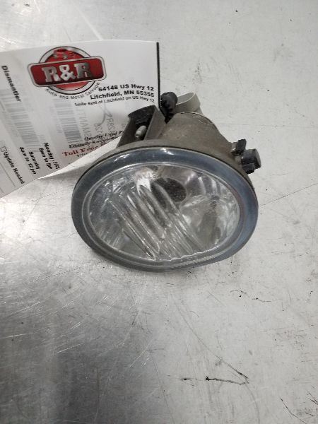 Passenger Corner/Park Light Fog-driving Bumper Mounted Fits 03-08 VIBE 191384