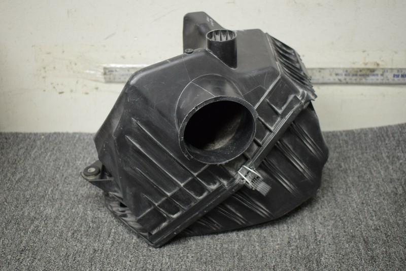2006 - 2007 BMW 5 SERIES 525I 530I E60 AIR INTAKE FILTER CLEANER BOX 7521031 OEM