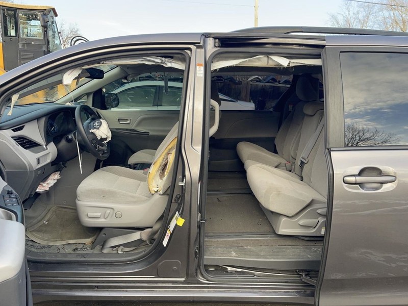 2011-2020 TOYOTA SIENNA LEFT ROCKER W/POST GRAY PC:1H1 3.5L AT FWD 61K LE 64151