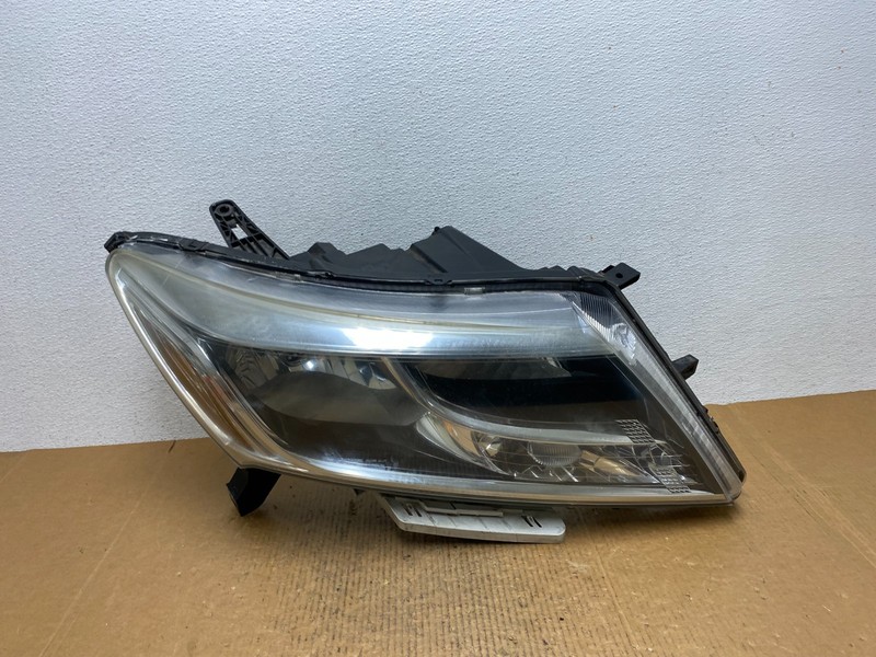 2013 to 2016 Nissan Pathfinder Right Passenger RH Side Headlight OEM AE1367 DW