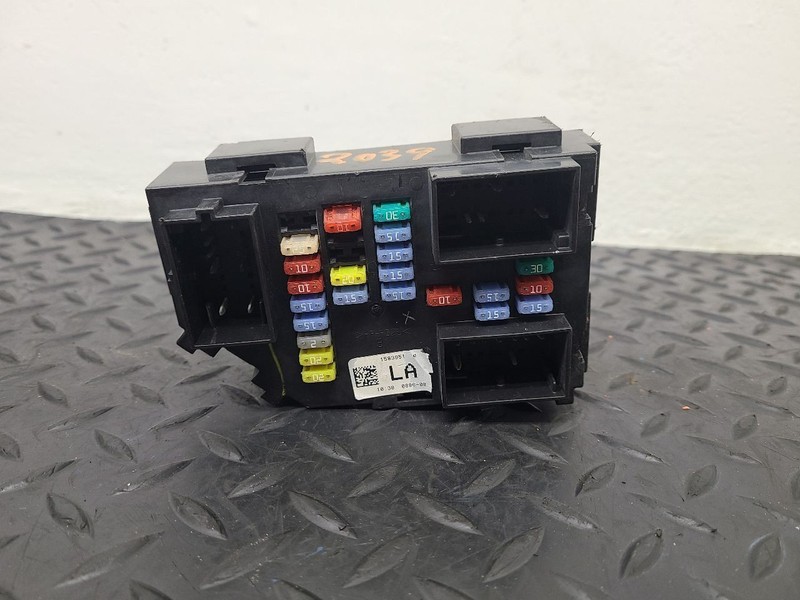 2007 Chevrolet Tahoe Dash Relay Fuse Box Block OEM 15839517