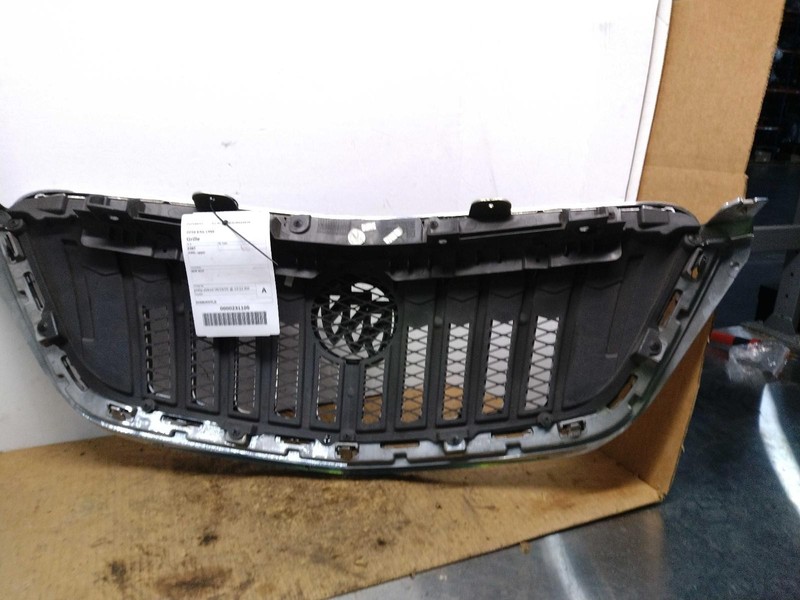 2016 Buick Encore OEM Black Grille Upper 95391794 Used 4DR SUV 99000 Miles