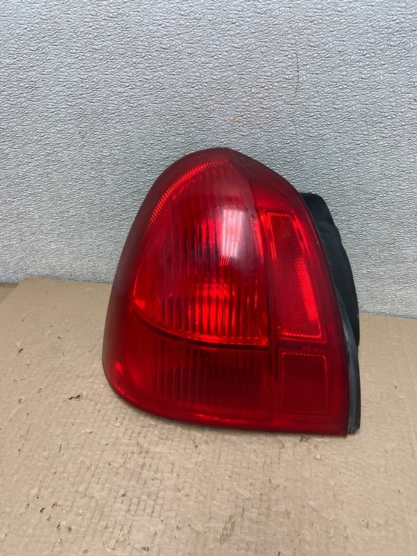 2003 to 2011 Lincoln Town Car Left Driver Lh Side Tail Light OEM AB2521 DW