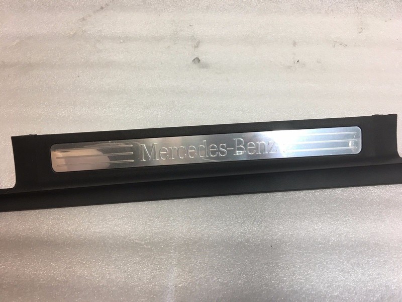 2006-2008 MERCEDES R500 R350 R320 W251 SILL SCUFF PLATE