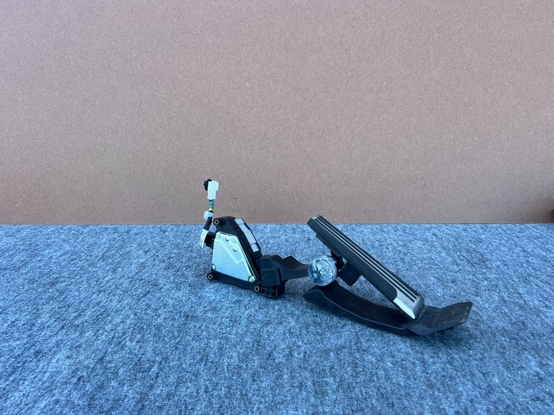 INFINITI Q50 Q60 2014-2024 OEM TRAVEL ADAPTIVE GAS PEDAL ACTUATOR ASSEMBLY