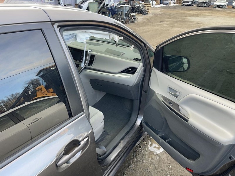 2015-2020 TOYOTA SIENNA RIGHT A-PILLAR GRAY PC:1H1 3.5L AT FWD 61K -LE- 64144