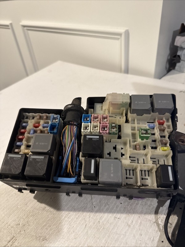 2014 FORD ESCAPE FUSE RELAY JUNCTION BOX BLOCK MODULE UNIT OEM Engine Bay