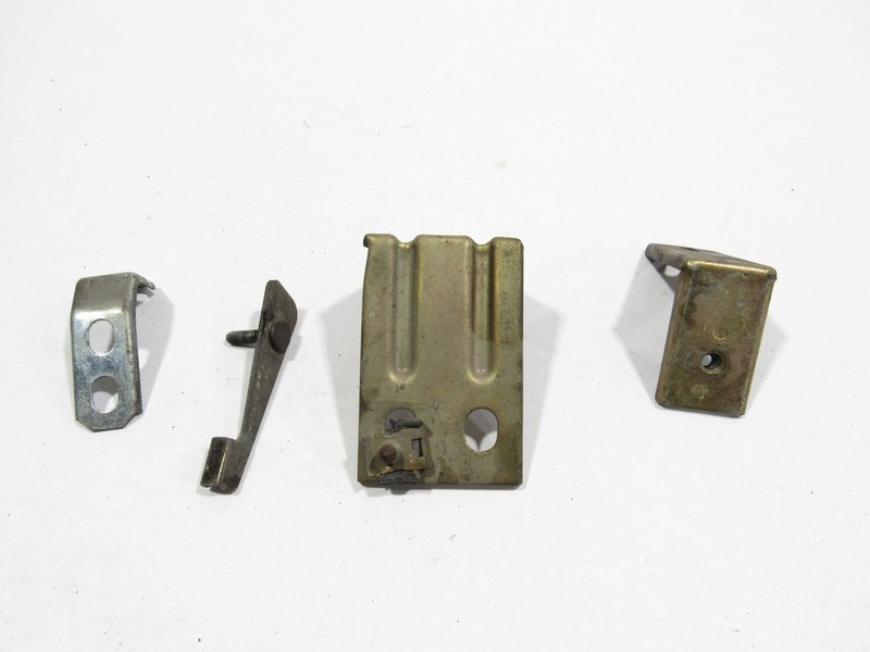02-06 Maserati Coupe GT 2004 Front Left Driver Support Mount Bracket Set 4 PCS ;