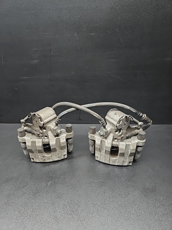 07-10 SATURN SKY PONTIAC SOLSTICE REAR LEFT & RIGHT BRAKE CALIPER SET OEM