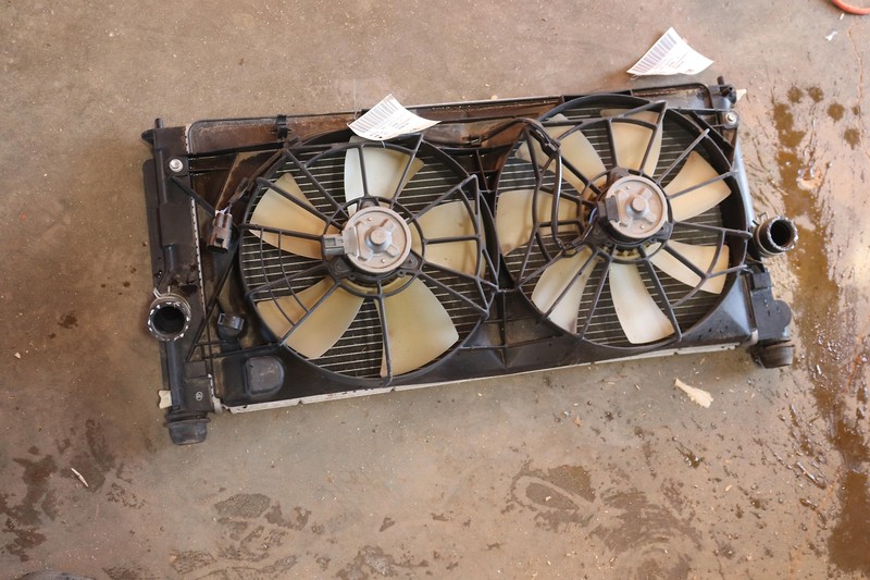 2000-2005 TOYOTA MR2 1.8L A/T ENGINE RADIATOR W/ FAN COOLING COOLANT OEM