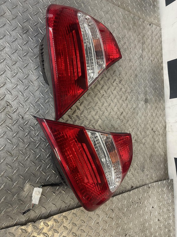 2002-2004 Toyota Camry Tail Light Tail Lamp Set Oem Tested