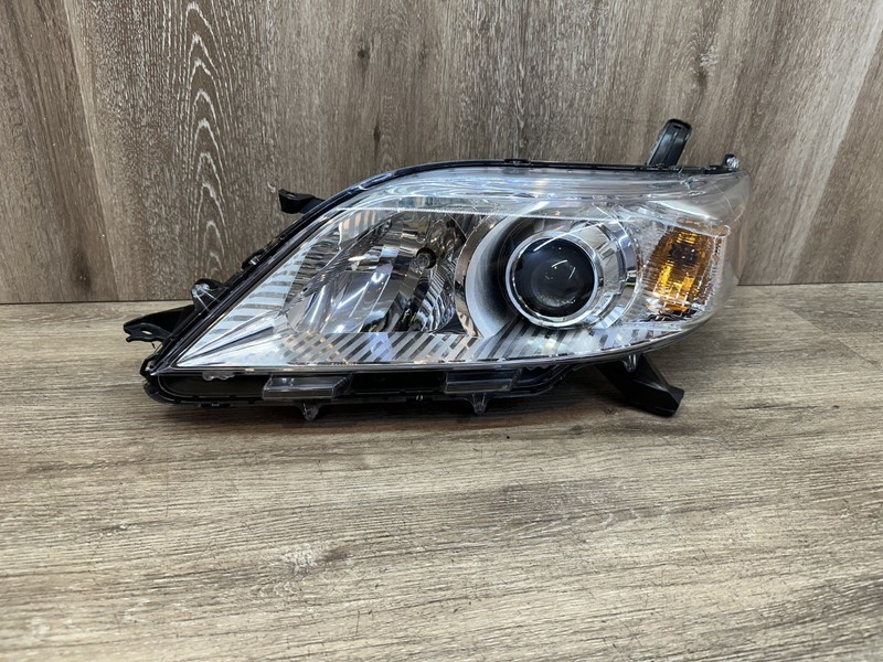 2011-2018 TOYOTA SIENNA LH HEADLIGHT ASSY OEM PART # 81550-08030
