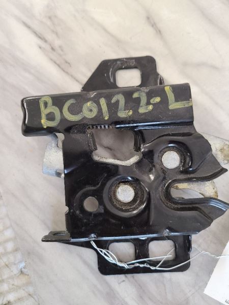 Driver Side Door Latch Fits 2006 Corvette 573033