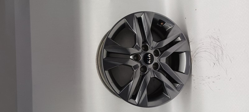 21-'23 KIA SELTOS Wheel 17x7 alloy 5 V spoke OEM Grade B