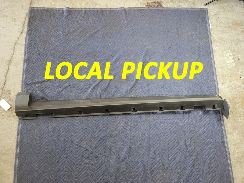 Used Oem Ford Left Driver Rocker Panel Skirt Molding for 2021-2025 Bronco Sport