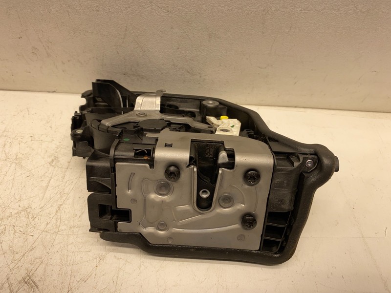 2016-2019 BMW X1 RIGHT FRONT DOOR LOCK LATCH ACTUATOR ASSEMBLY OEM