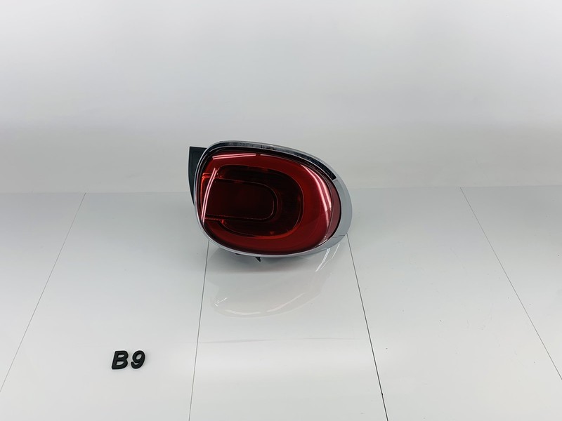 14-19 FIAT 500L REAR LEFT SIDE QUARTER PANEL ON BODY TAIL BRAKE STOP LIGHT OEM