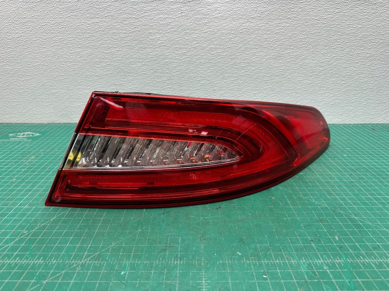 12-15 JAGUAR XF XFR REAR RIGHT PASSENGER SIDE OUTER TAIL LIGHT LAMP OEM
