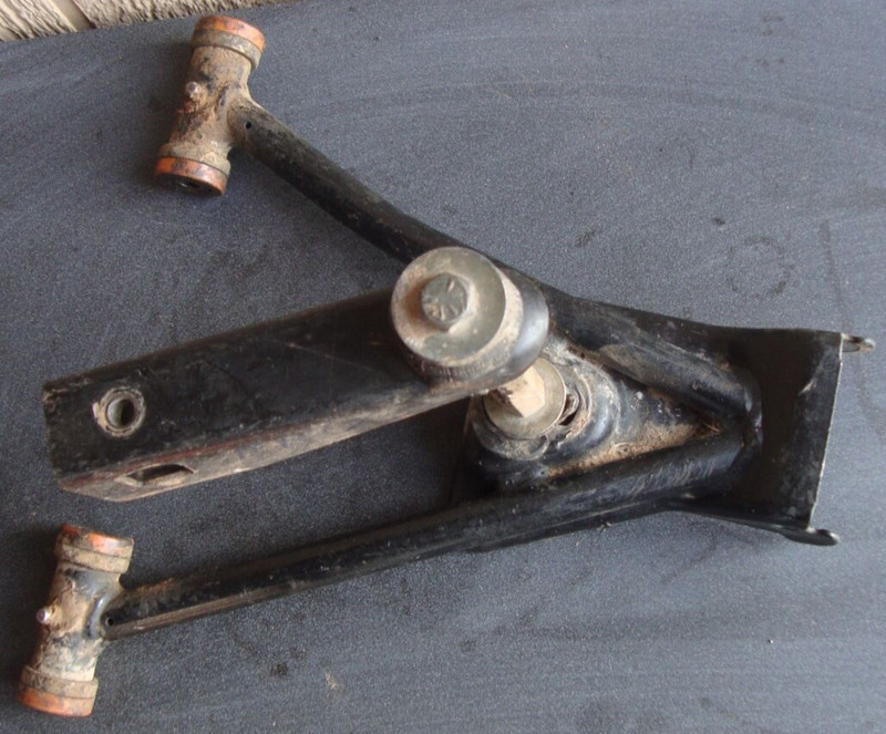 2000 01 Polaris Sportsman 500 HO Right Rear Upper A Arm Top Mount Suspension H11