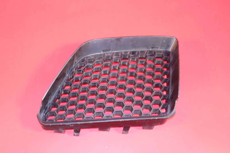 2008-2009 Pontiac G8 Bumper Upper Grill Insert 92201780 *Used*