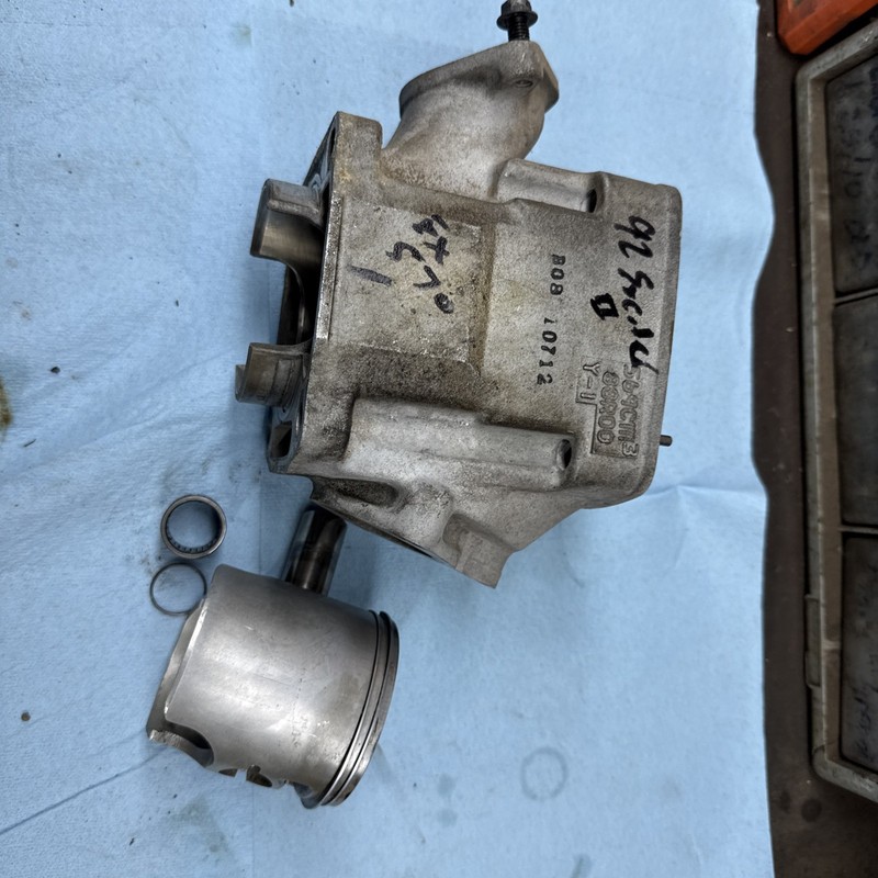 1992 YAMAHA EXCITER 2 EX570 EX 570 Snowmobile Motor Cylinder Jug Piston 1