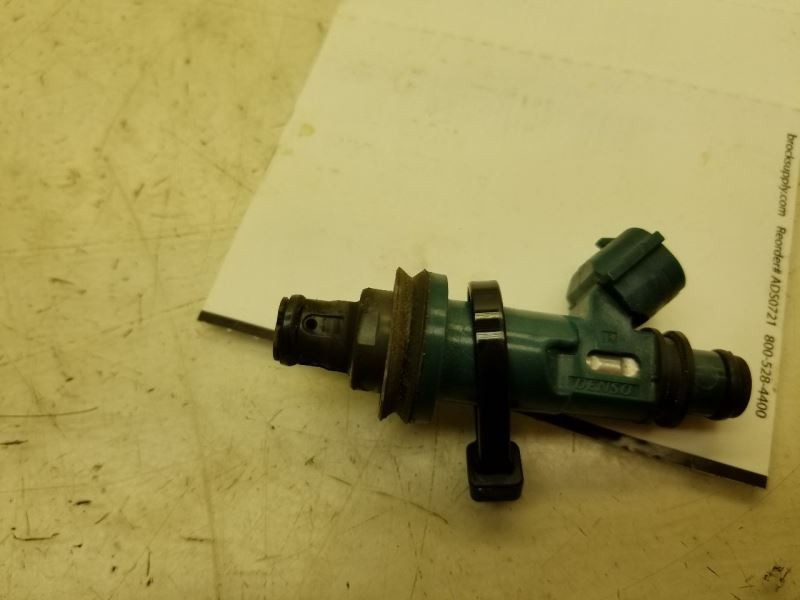 99 00 01 02 03 TOYOTA SIENNA FUEL INJECTOR