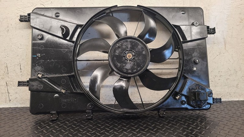 11-16 Chevrolet Cruze 1.4L A/T AT Coolant Fan Assembly OEM 13427161
